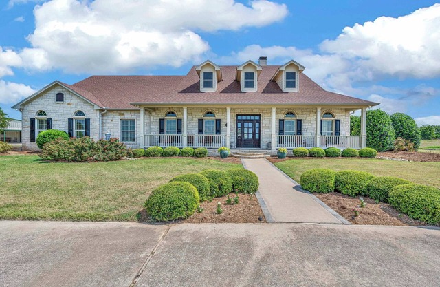 The Green Ranch House-Pool-Theatre-Hot Tub-Game Room
