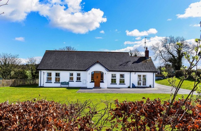 The Heights & Hollows Farmhouse (Sleeps 14) Saul, Downpatrick
