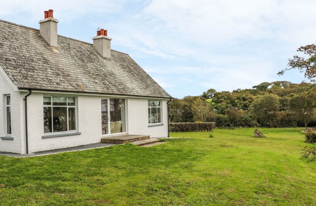 THE HIDE, family friendly, country holiday cottage in Newtownards