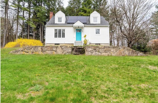 The Hideaway: Berkshire Home - Village of Egremont