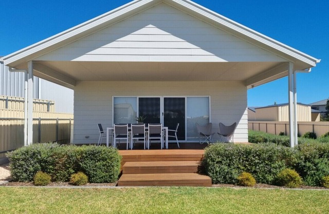 The Hideaway - Charming 4 BR Home in Moonta Bay