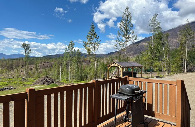 The Hideout Cabin 2 with Hot tub!