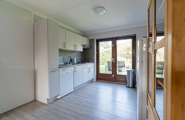 The holiday home “Zuiderdiep 2” is located in the front part of the North Sea Park. It is a family friendly and dog friendly cozy and spacious house with a large enclosed garden.