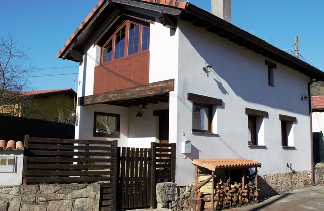 The house 44. Rural house in the center of Asturias