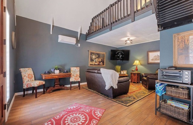 The Huntsman - Doordashable TX Hill Country!n