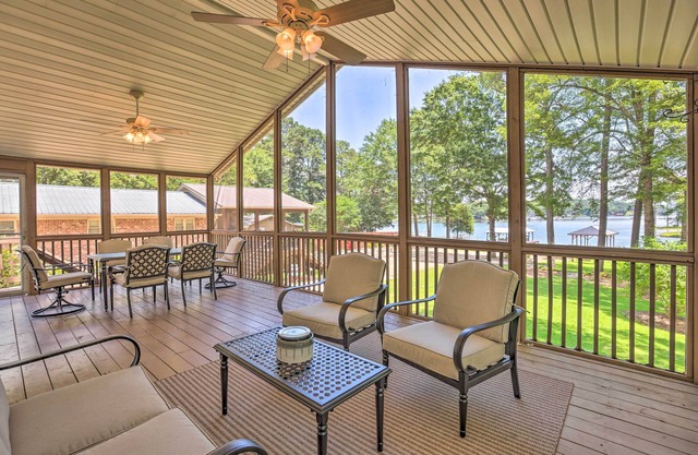 ‘The Lake Escape’: Boat Dock, Fire Pit, Kayak!