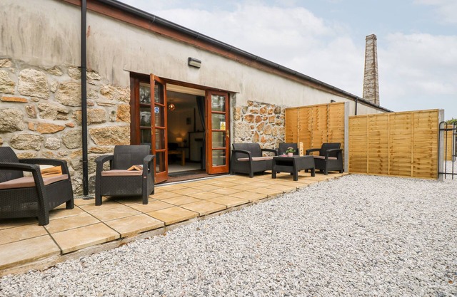 THE LINNEY@THE WEST DRY, family friendly, with a garden in St Austell