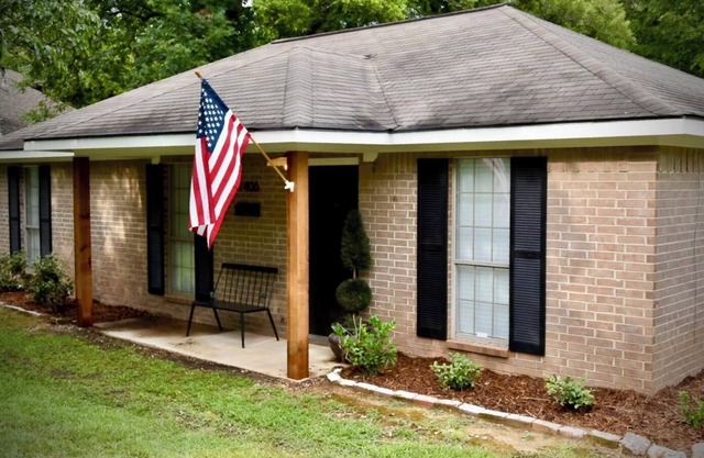 The Little House on Pecan with parking for boats or trailers