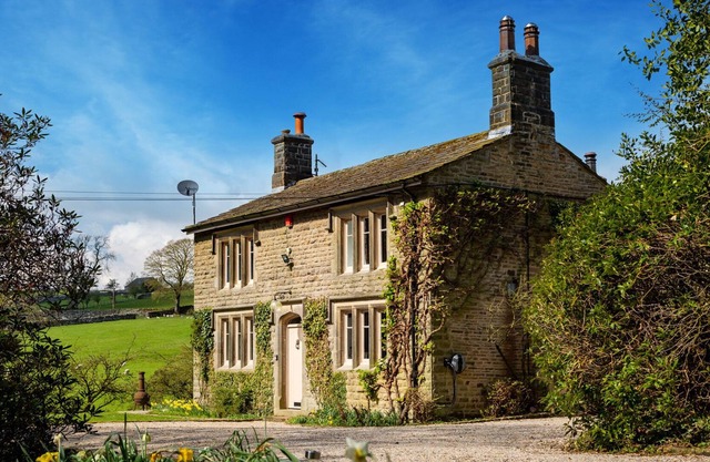 THE LODGE, family friendly, character holiday cottage in Grassington