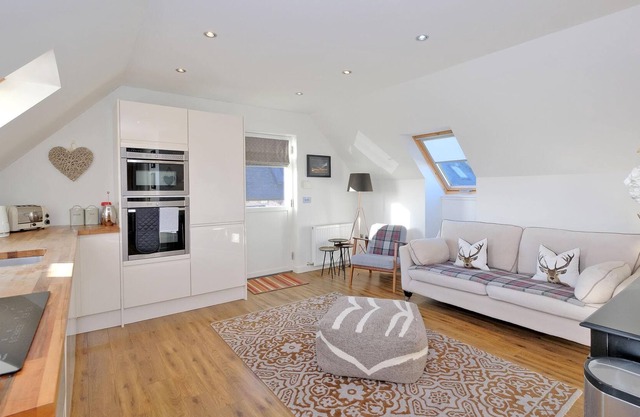 The Loft at Blackbutts - Sea Views