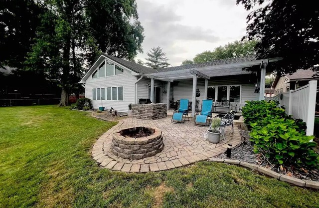 The Main Lake House - Lake Front - Lake Freeman - Patio, Fire Pit , Dock, Grill