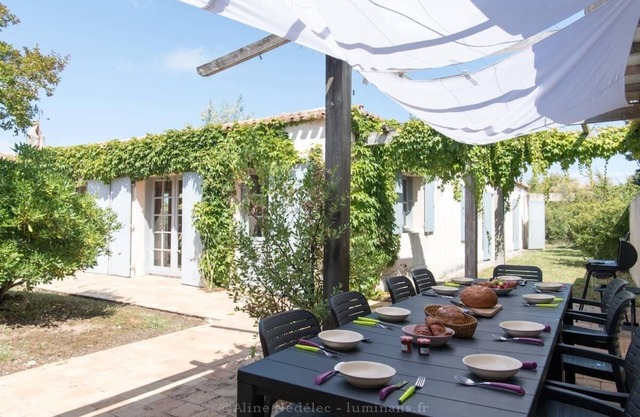 The Marais Aixois for 13 people