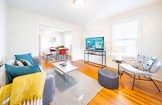 The MOD Apartment - Center of KC!