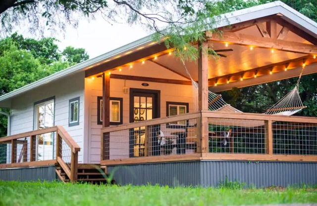 The Nest - Cozy Cottage Near Baylor and Magnolia