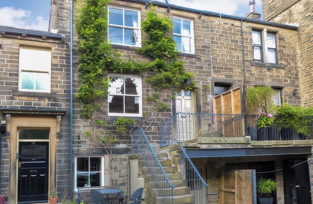 THE OLD FORGE, luxury holiday cottage, with open fire in Haworth