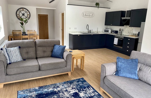 The Old Garage {Lodge One} 2 bedroom, beautiful countryside view’s