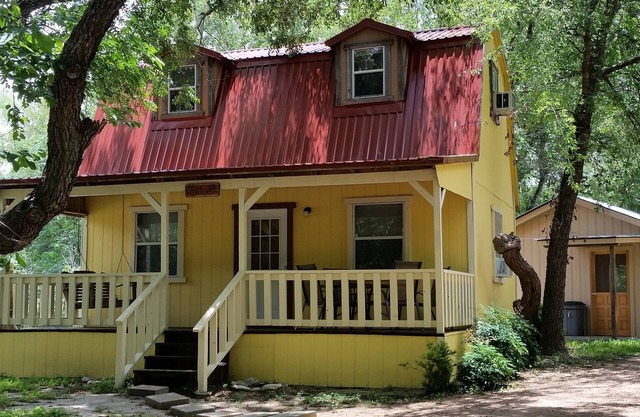 The Olive Cabin at Mendelbaum Winery Guest Cabins