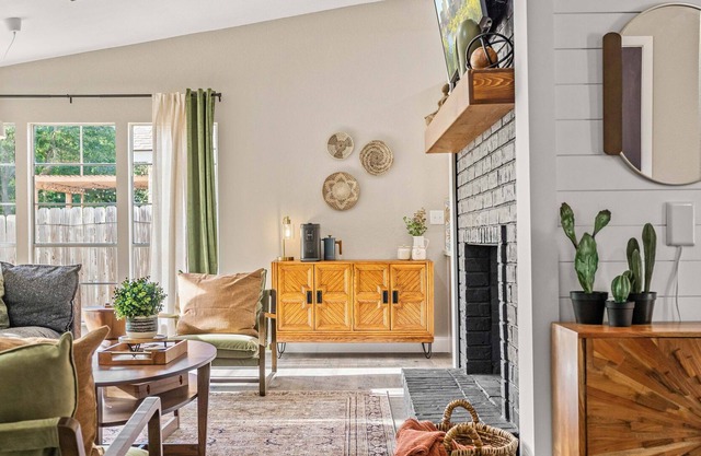 The Olive House | NO chore list | Pets welcome