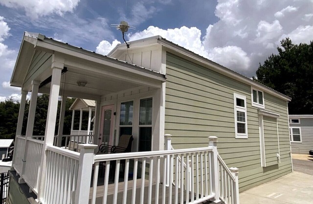 The Overlook - A Tiny Home In Sherrills Ford