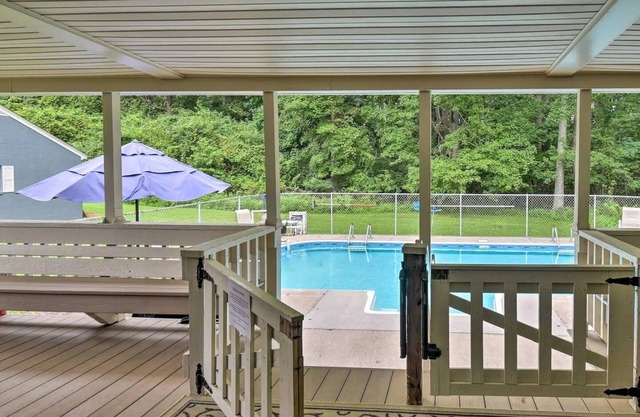 'The Oyster Bed' Retreat w/Pool & Game Room