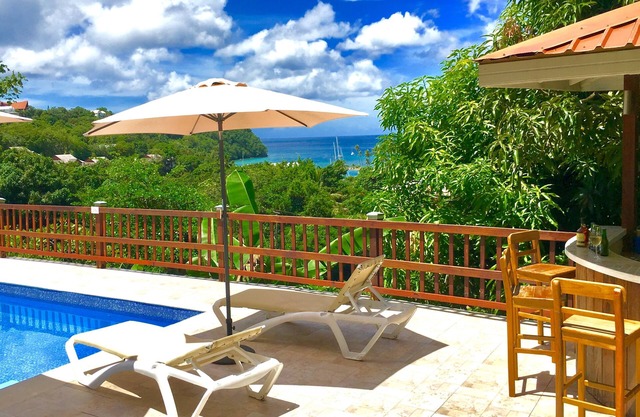 The Papaya suite is a relaxing retreat with fabulous views of Marigot Bay.