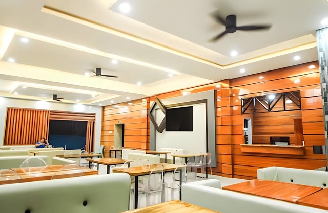 The Paragon Hotel And Restaurant