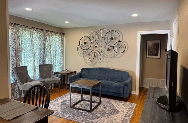 The Pedal Pad - 3 BED/1 BATH @ central location