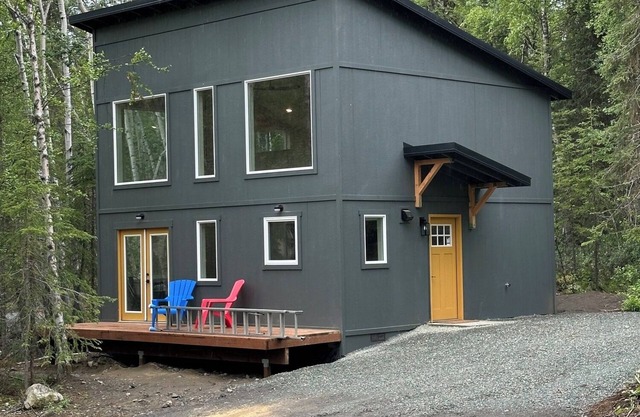 The perfect place for families or groups, offering ample space and comfort for six in the serene Eklutna Valley.