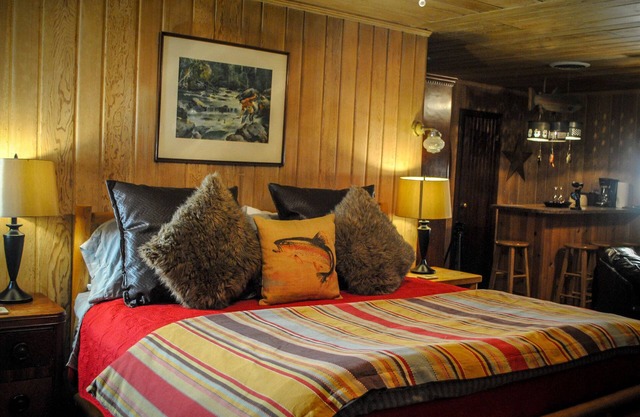 The Piñon Cabin at Starlight Canyon Bed & Breakfast