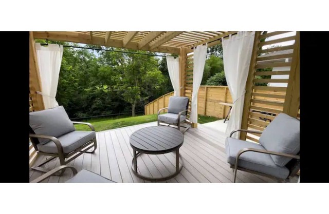 The Pilot's Private Home 4BR/2BA w/Pergola