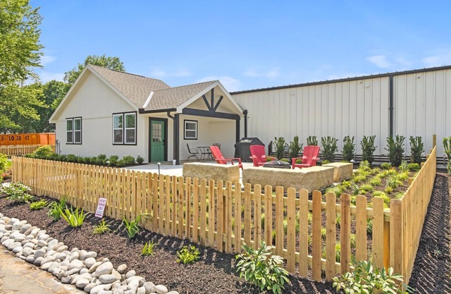 The Pilot’s Pad - Private Studio Apartment on 75 acres + airway strip + fishing pond