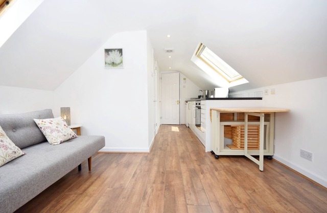 The Pines , Woodmancote - retreat in the countryside close to Emsworth harbourside village