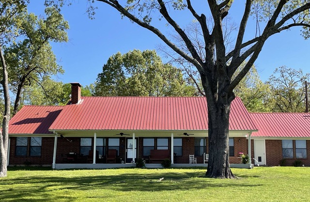The Porch on Cedar Creek - gated & secluded 10 acre lake front escape
