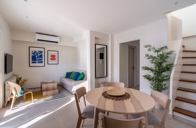 The Portside Getaway – 2BR, 2BA Duplex in Piraeus