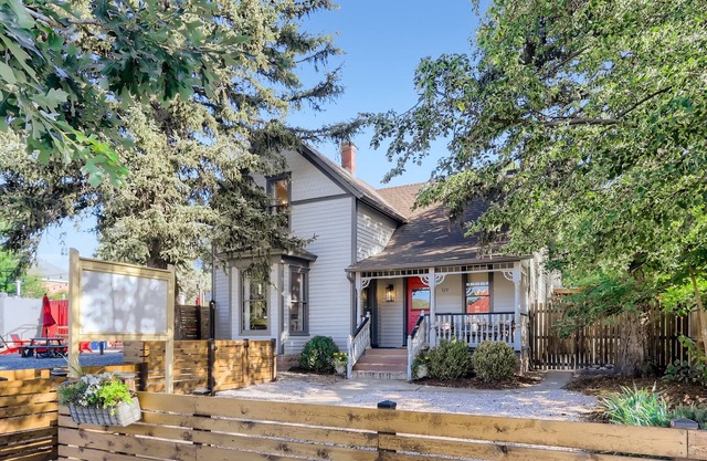 The Pride of Lyons- Luxury 3 BR on Main Street