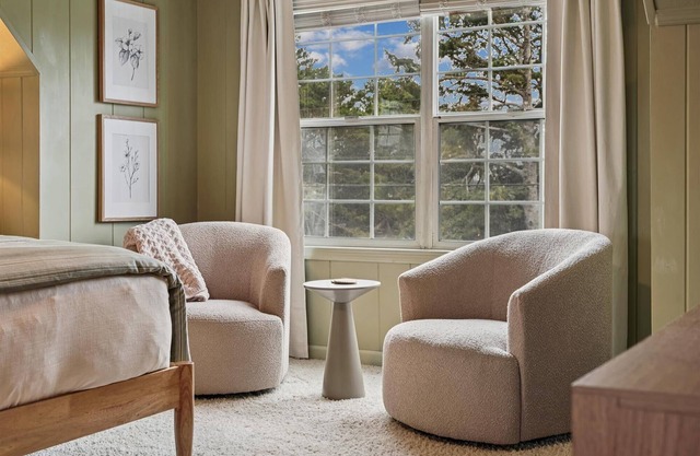 The Purple House | Sleeps 6 | Hot Tub