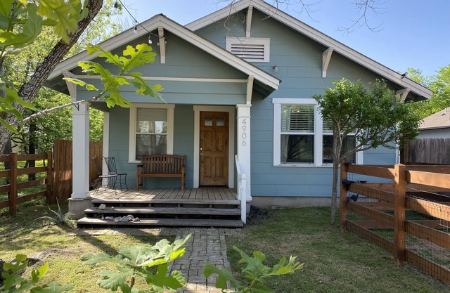 The Quaint Craftsman in East Austin- 3BR/2ba w/enclosed front and back yards!