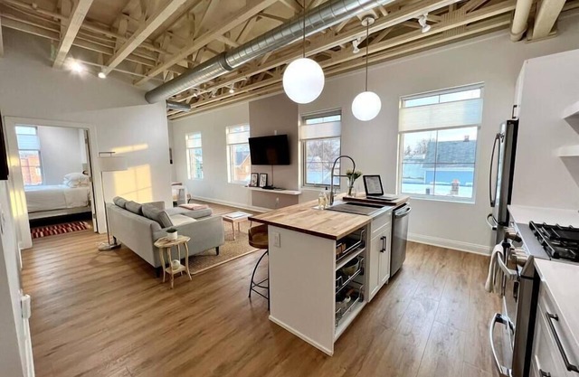 The Quarters | Suite 4