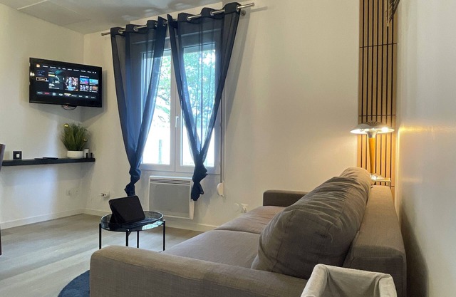THE QUIET NEST IN THE COUNTRY OF FONTAINEBLEAU