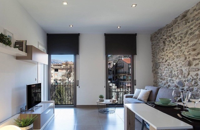 The Raval de Ripoll, Apartamento moderno con vistas al río y a la muralla