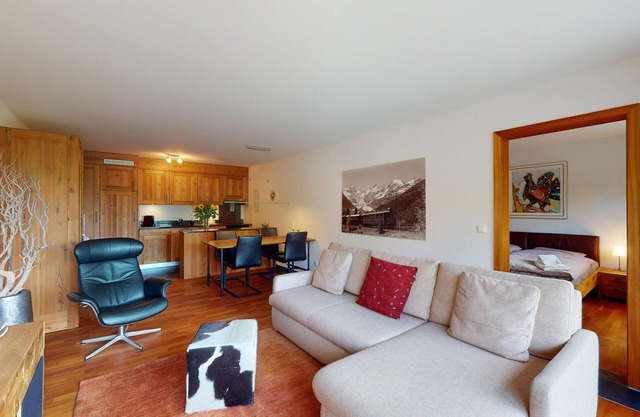 The Residenz Quadratscha is located in 7 minutes walking distance to the train s