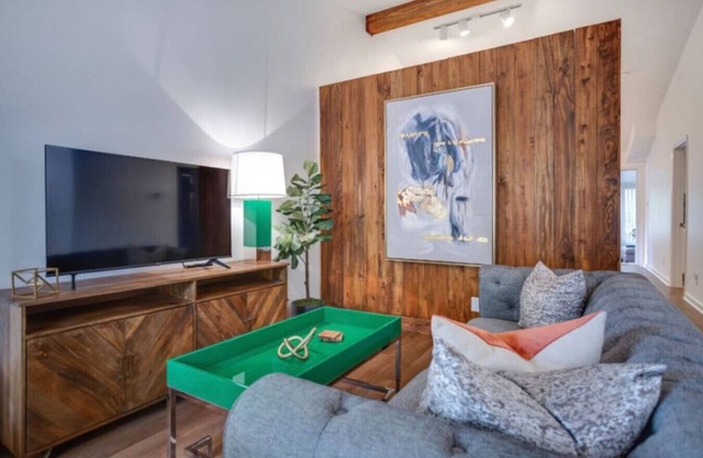 The Restful Retreat-sleeps 6 Duke UNC Chapel Hill