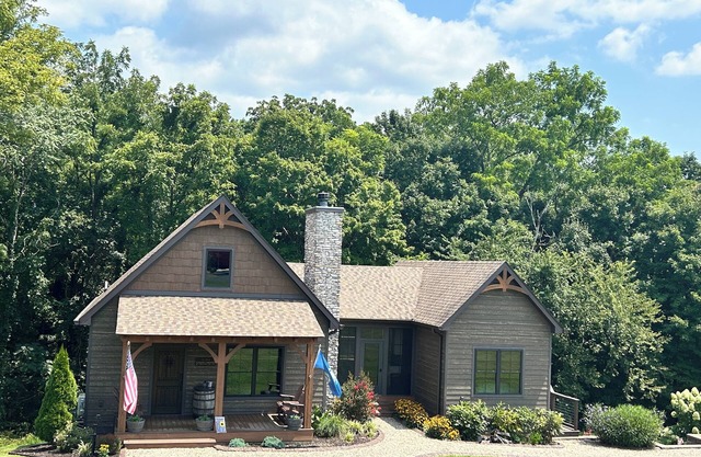 The Retreat at Eagles Landing. Cozy cabin in a beautiful and gated neighborhood,