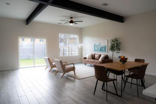 The Rider's Rest 3 King Suites