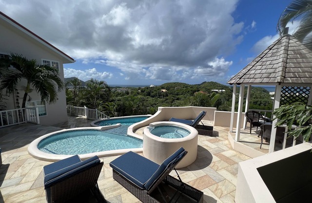 The Ridge, Cap Estate- Sunset ocean views all year for up to 6 guests