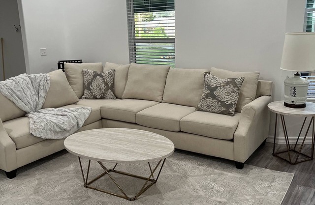The Ritzy Villa! Walking distance to downtown!