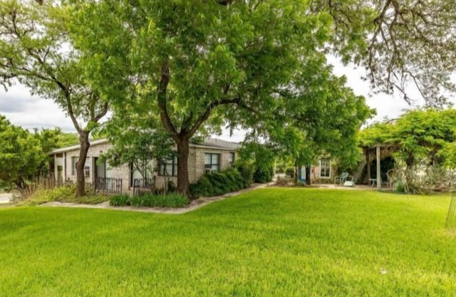The River Oaks Lodge Guest Houses - River House 2/1, Ivy 2/1
