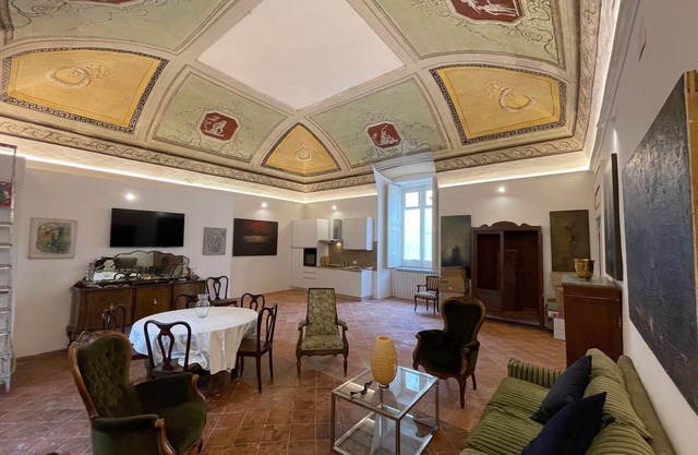 “The Royal Gallery Loft” in Historical Palace - downtown