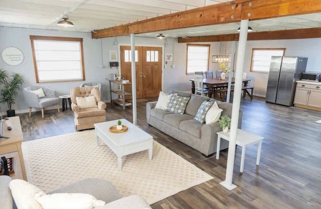 The Rustic Reed Barn