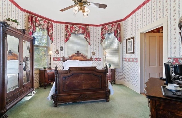 The Sam Rayburn Suite at Four Winds